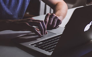 爱游戏中国-《电竞产业多元布局：从游戏开发到赛事运营全线发力》，电竞产业分析数据参考