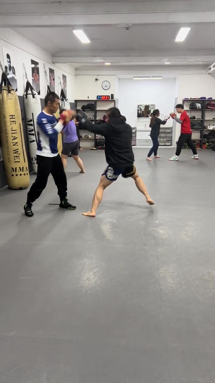 【比赛现场】明星运动员的赛场风采与策略布局
