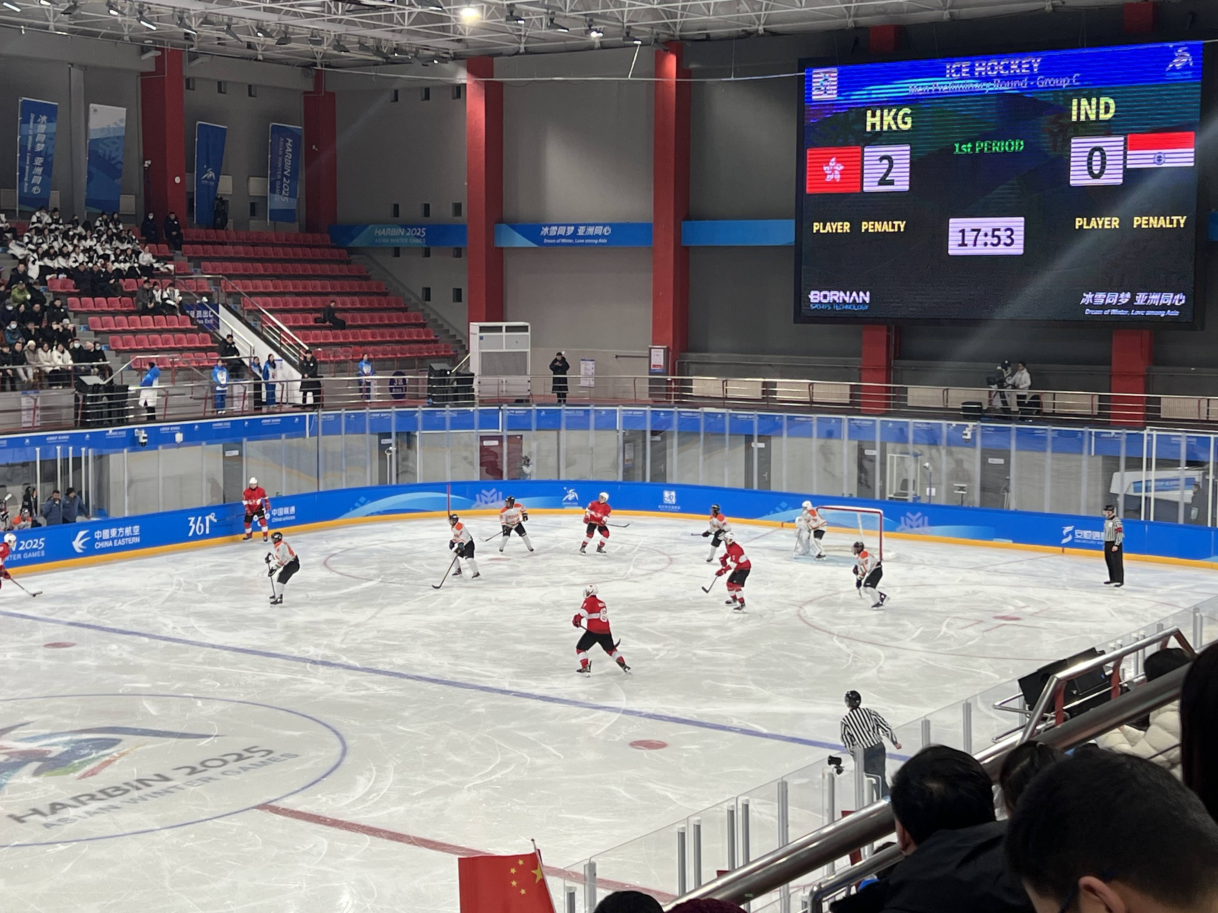 全国青少年冰球联赛，冰上激情飞扬