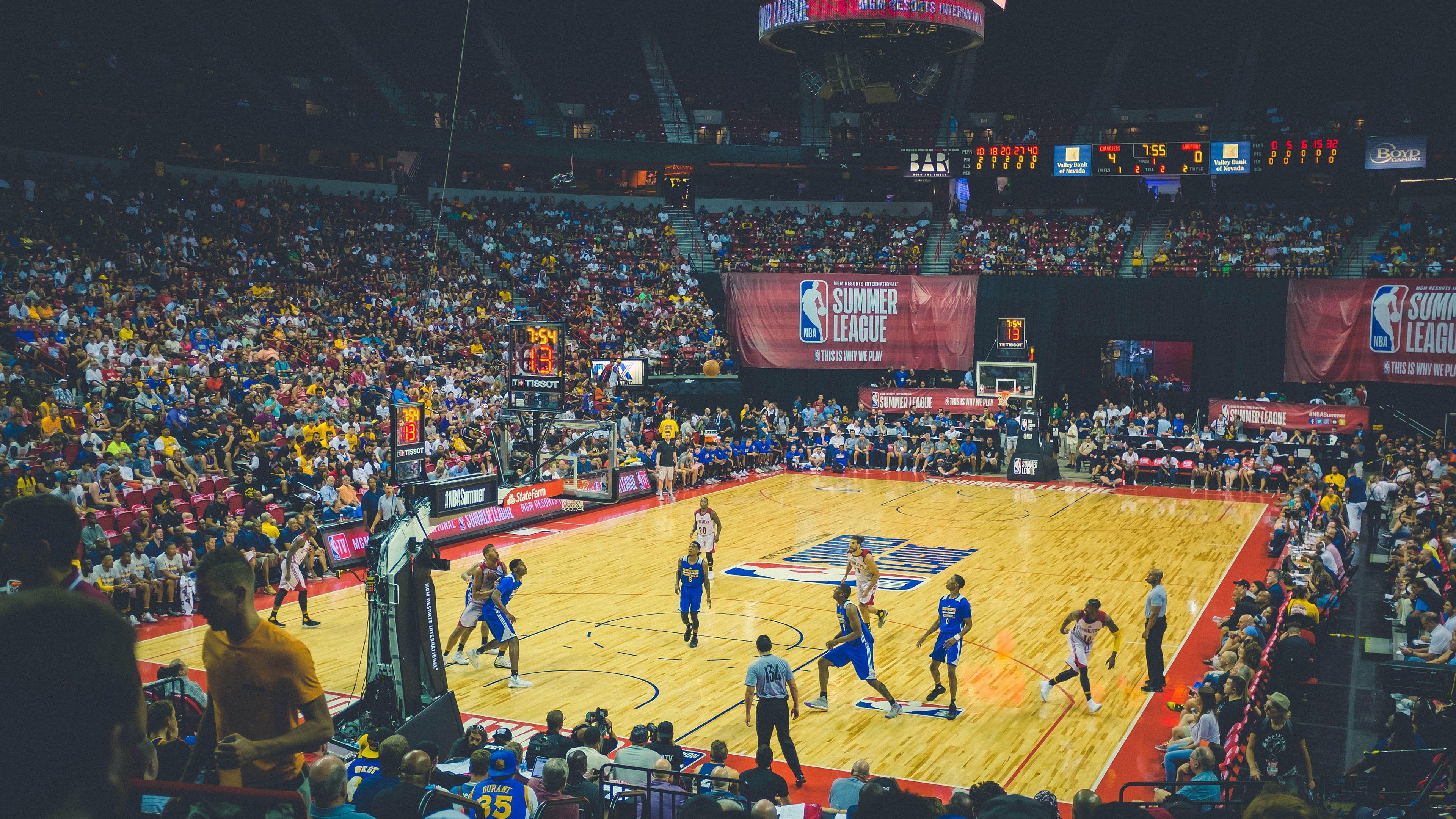 西甲球员在连续作战下视觉注意力分布的波动规律研究